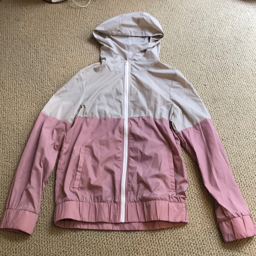 Color blocked windbreaker